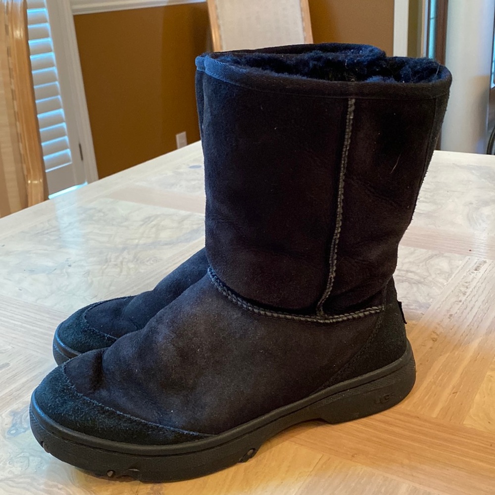 Women’s UGG boots, Classic Short, USA size 8